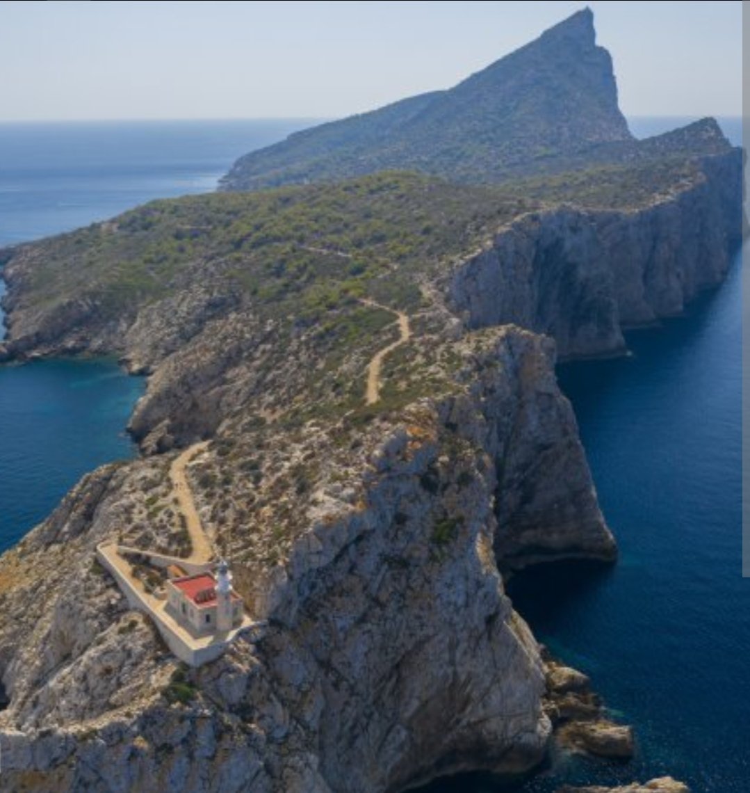 Vista aerea del ponte che collega l'isola di Dragonera alla costa di Maiorca