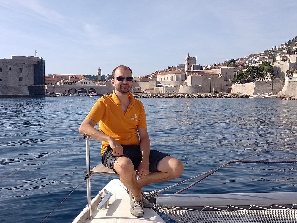 Navega en un catamaran con nuestro curso