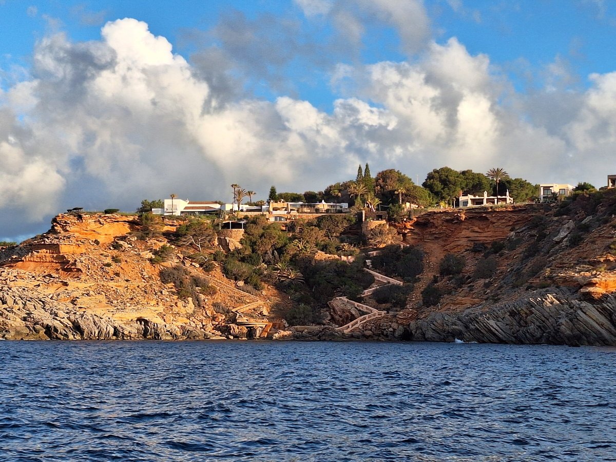 Goditi la vita notturna nel porto