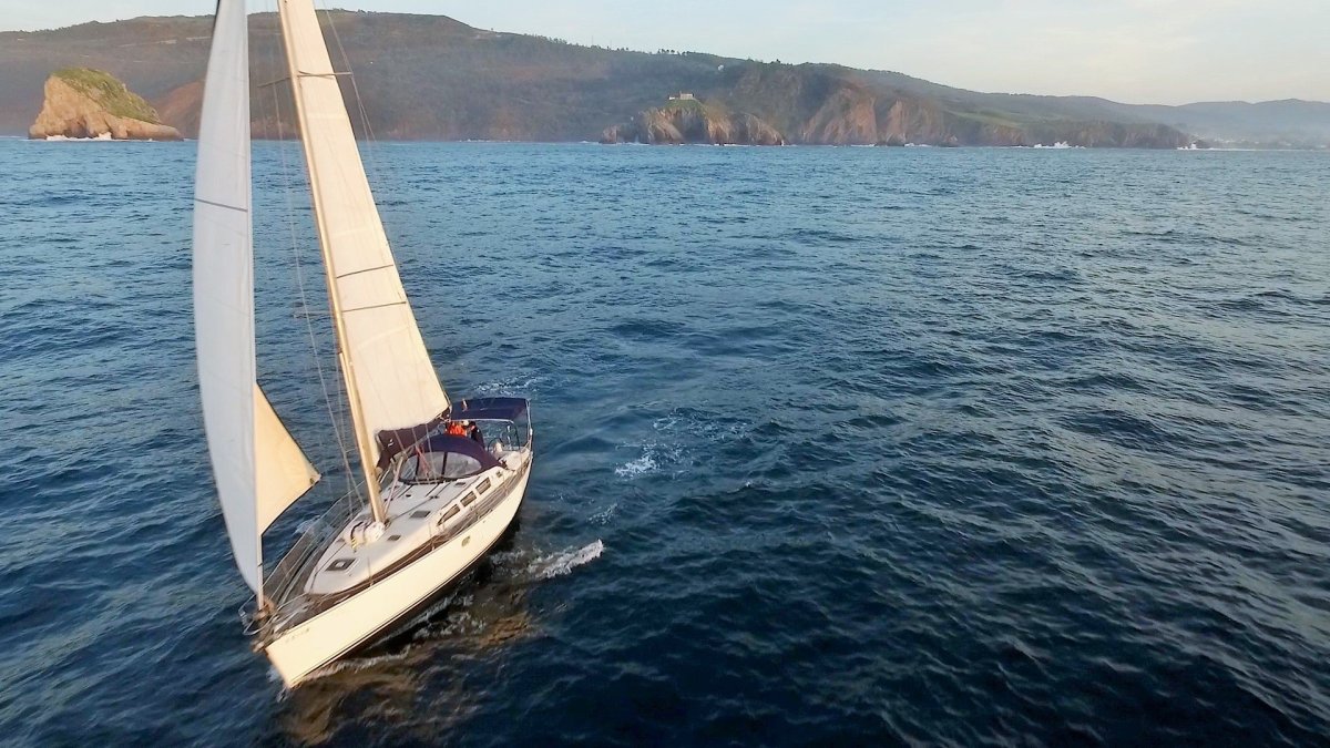 Experiencia de vela en Getxo, entrenamiento de navegación.