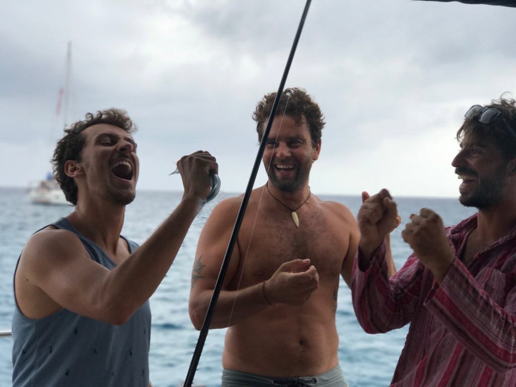 Katamaranflotte durch Ibiza, erkunde die Inseln.