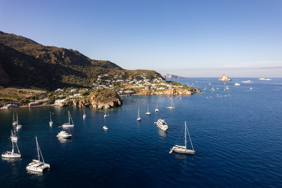 Blu e Oltre: Tour delle Isole Eolie