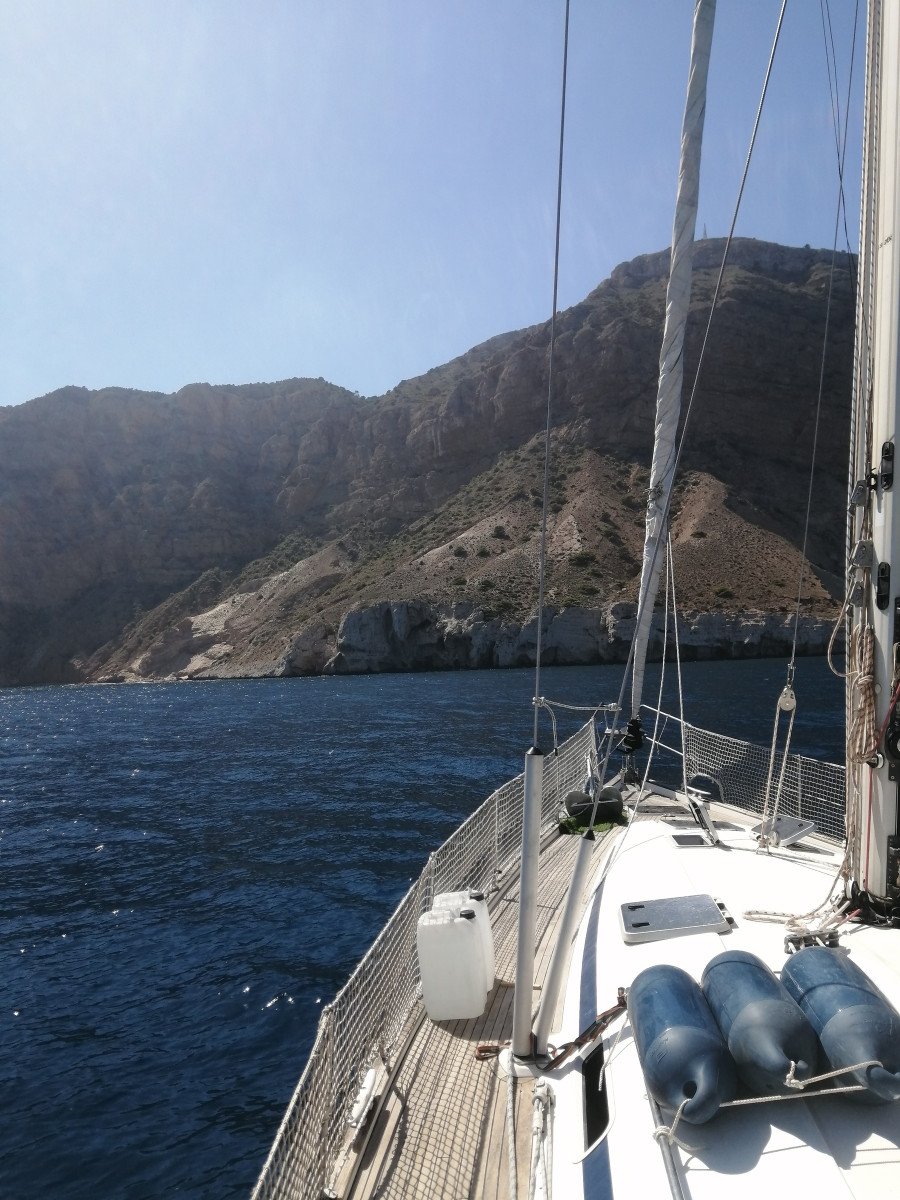 Esplora la costa valenciana in un viaggio in barca a vela