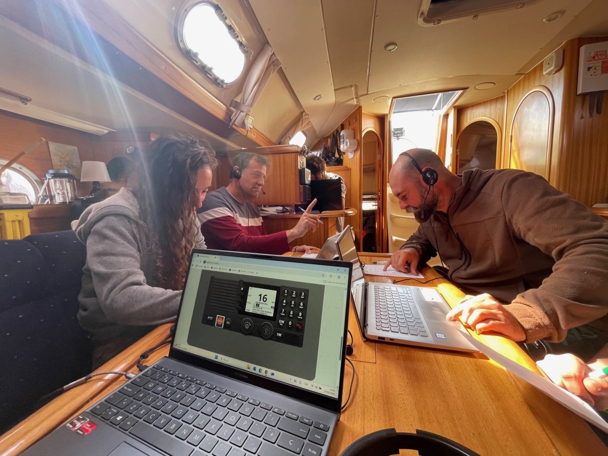 Navigation training with engine and radio in Valencia