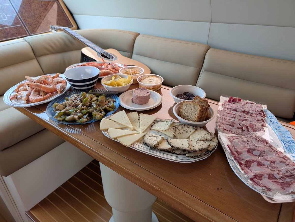 Fahren Sie in einer luxuriösen Yacht in der Bucht von Cadiz