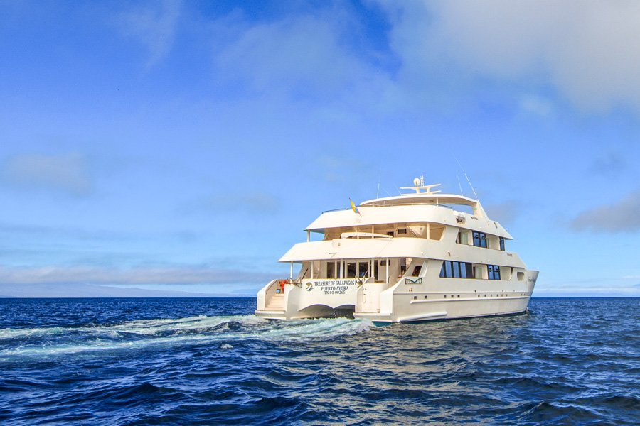 Boat cruises in the Galapagos Islands