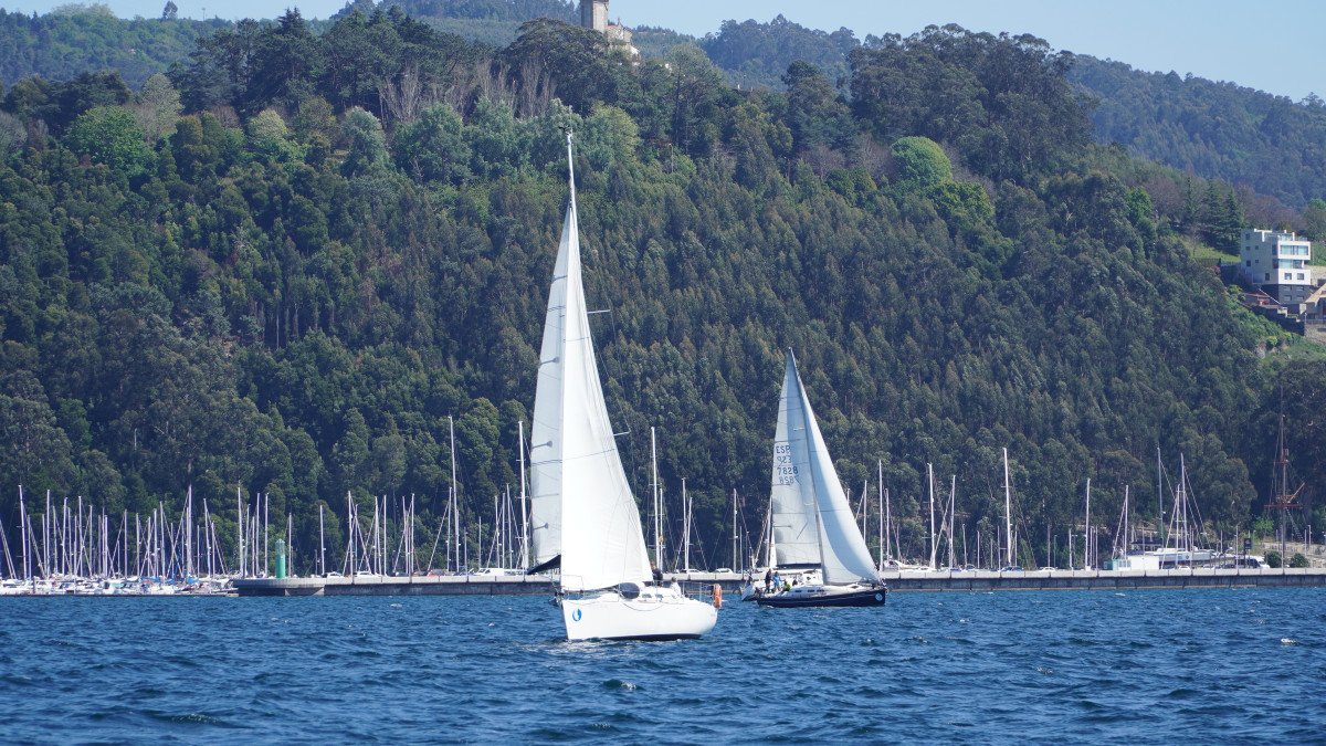 Corso di vela a Vigo con regata Trofeo Príncipe di Asturias - preparando