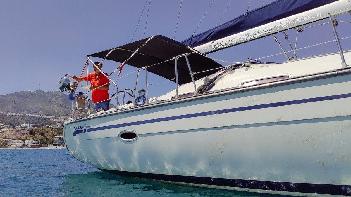 Un viaje náutico en barco desde Ibiza hasta Benalmádena, a lo largo de la costa española