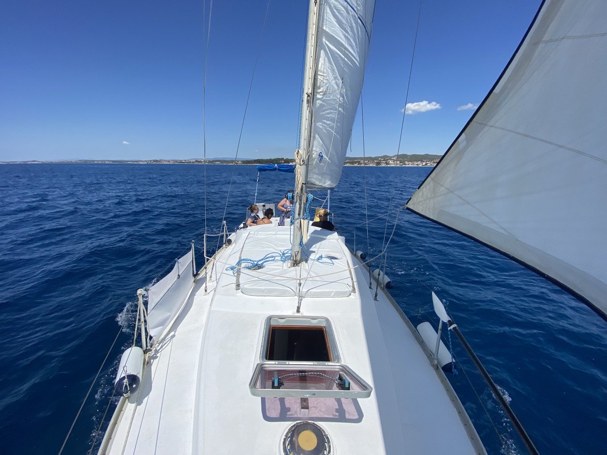 Sailing Departures in Tarragona: Sail and Motor