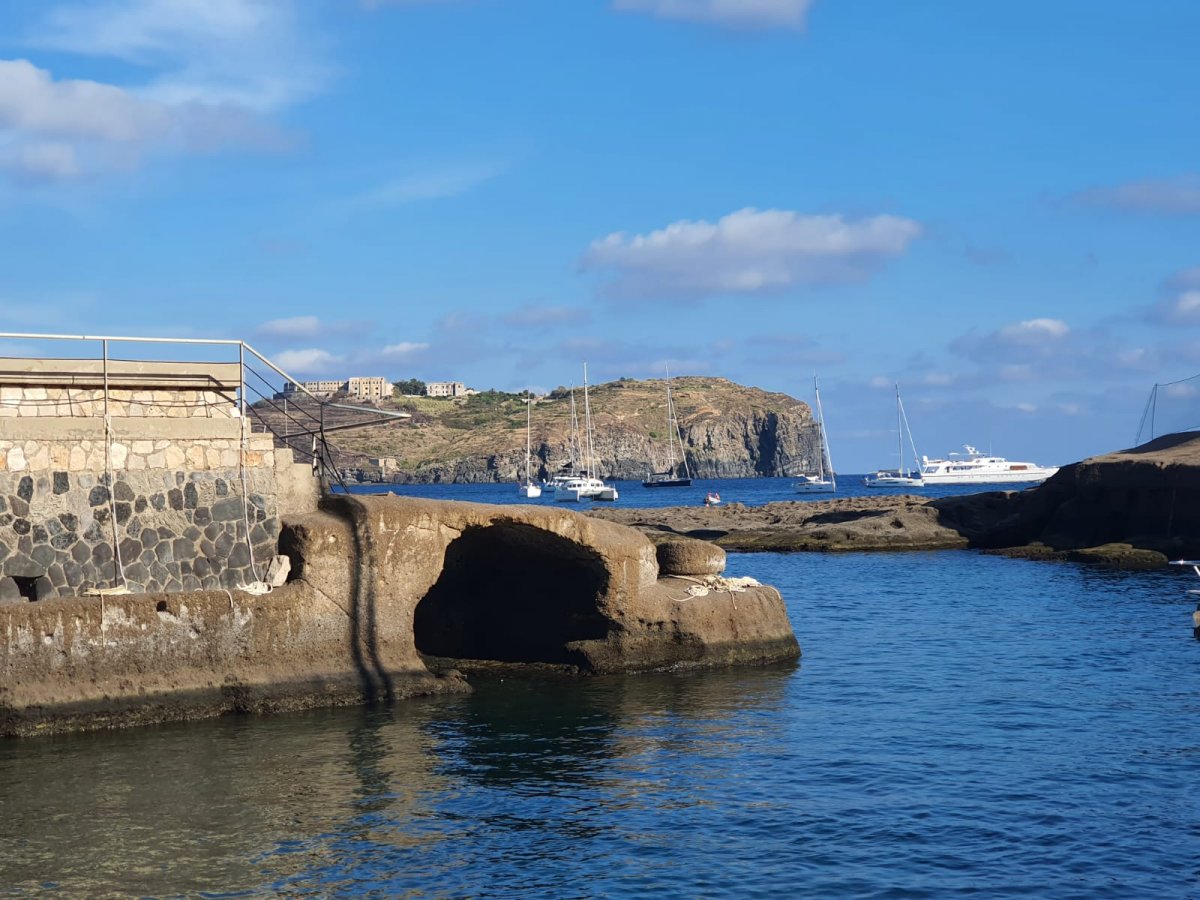 Educational Cruise from Pontine to Flegree: Discovering the Sounds of the Sea and Its Inhabitants