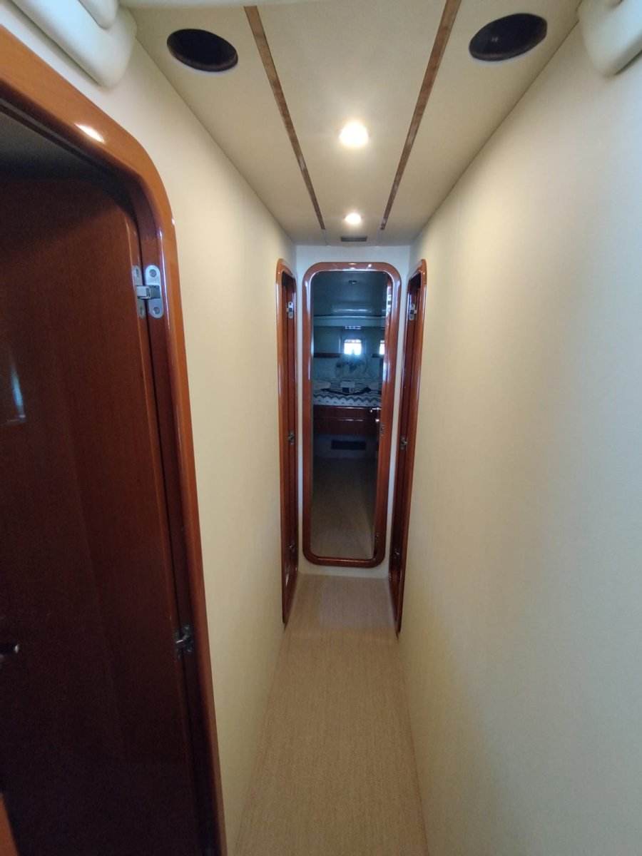 Cruise around the Bay of Cadiz in a luxurious boat