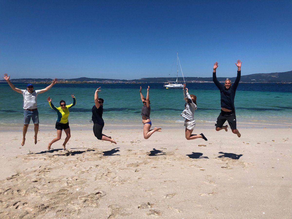 Disfruta de una experiencia de navegación tranquila en las Rías Baixas