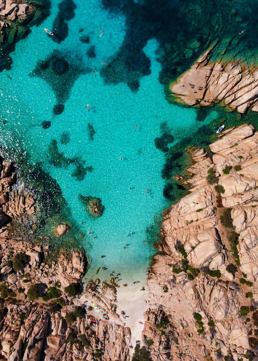 Experiencia de navegación en catamarán Lagoon 42 en Sardinia con skipper