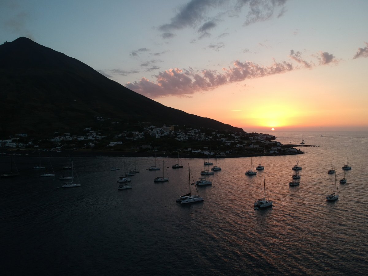 Goditi le viste spettacolari delle isole Eolie dal mare
