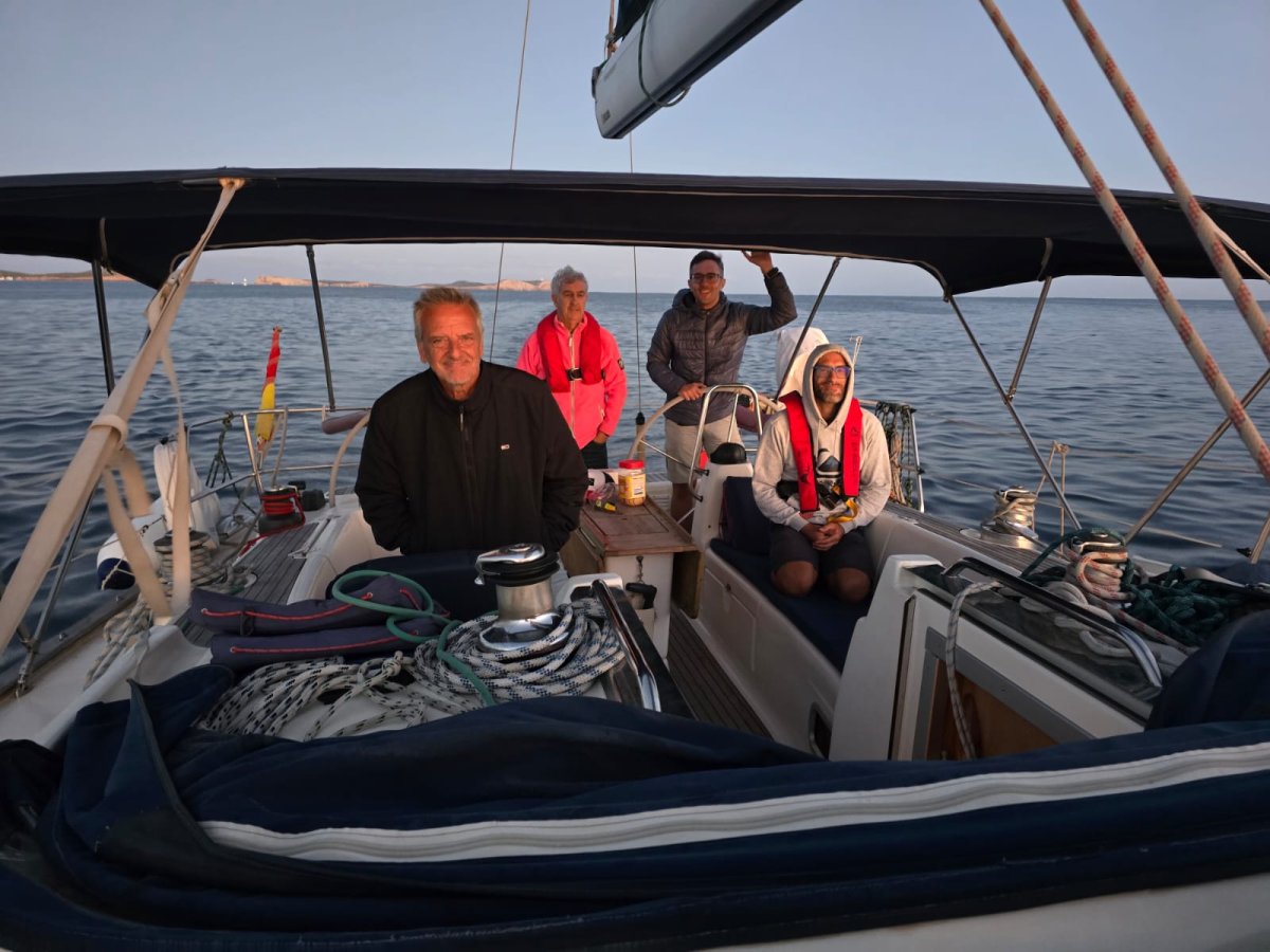 Navigazione a vela su uno yacht