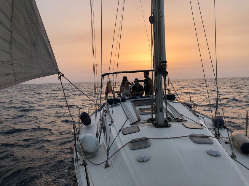 Halfday sailing outing along the coast of Cádiz