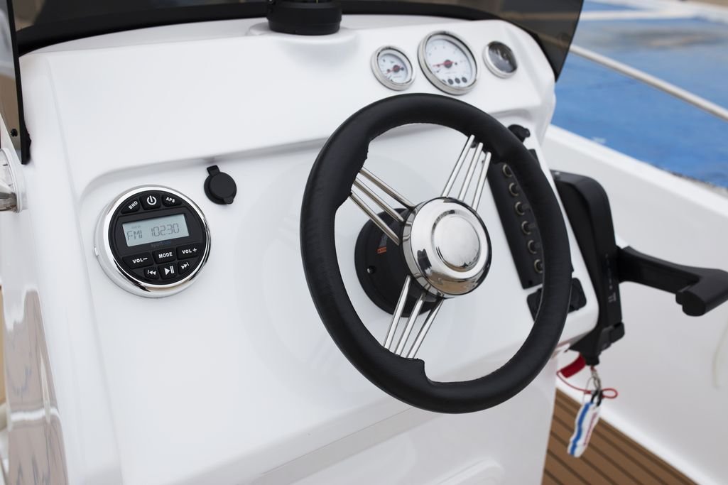 Genießen Sie ein Abenteuer auf See mit der Astilux Bootvermietung in Torrevieja