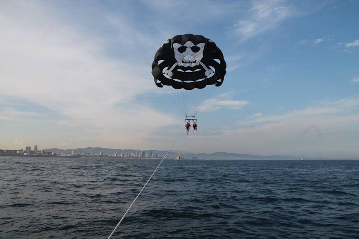barco parasailing barcelona 