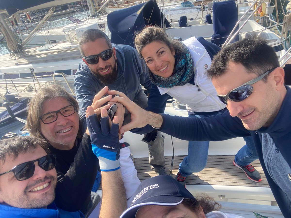 Bewundern Sie die natürliche Schönheit der Ophiusa-Regatta nach Formentera