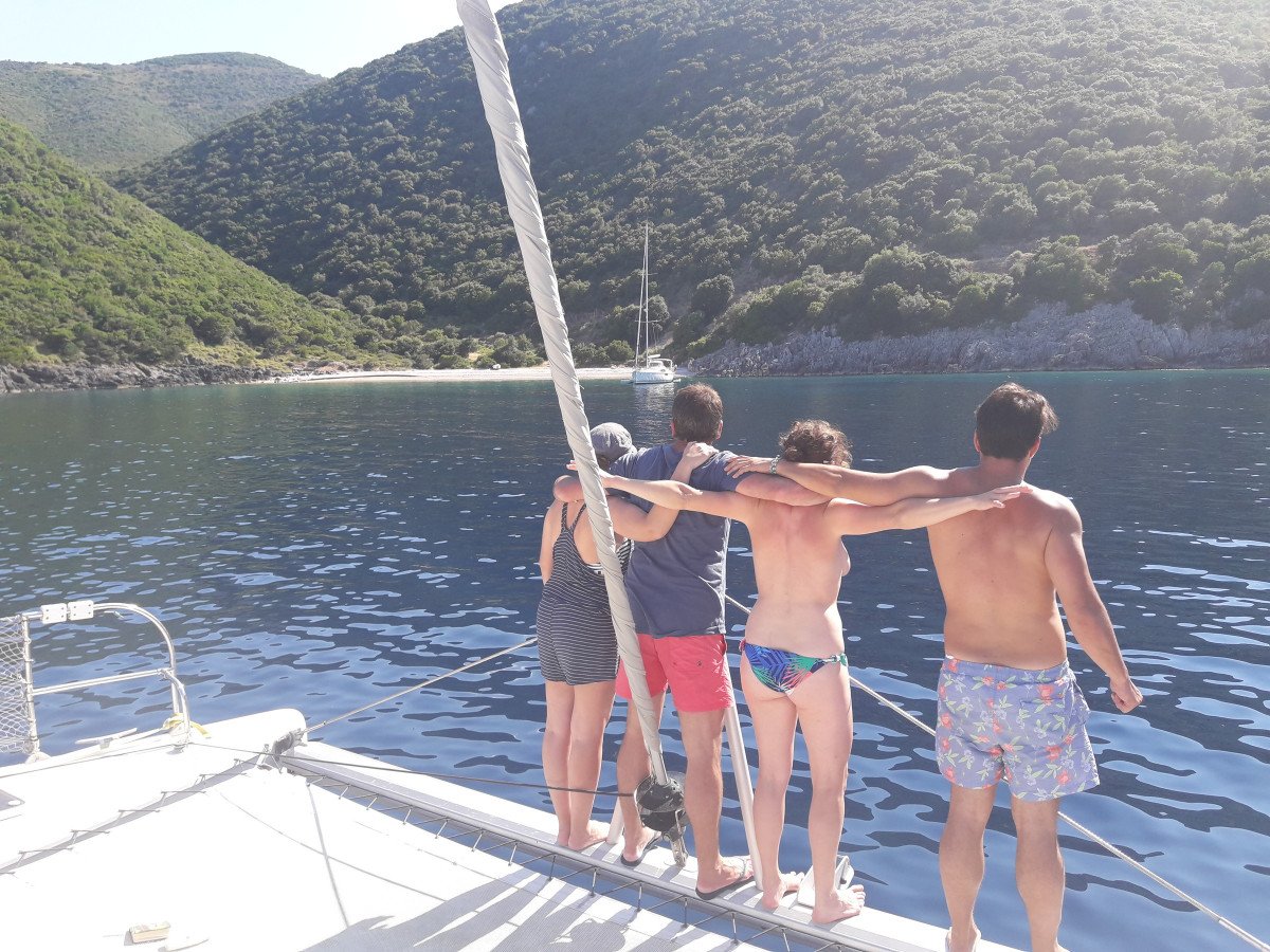 Godersi il tramonto nelle Isole Ionie della Grecia