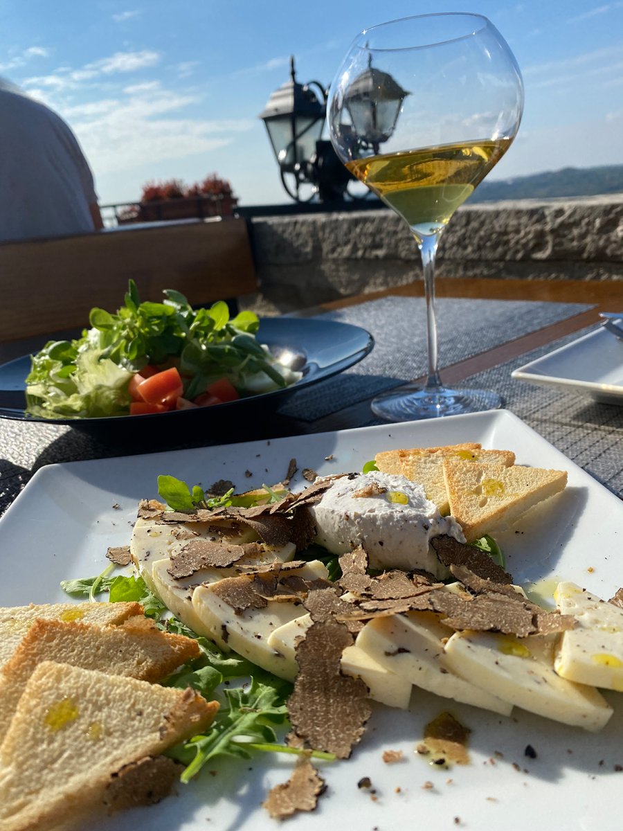 Goditi una vela al tramonto con vista mozzafiato