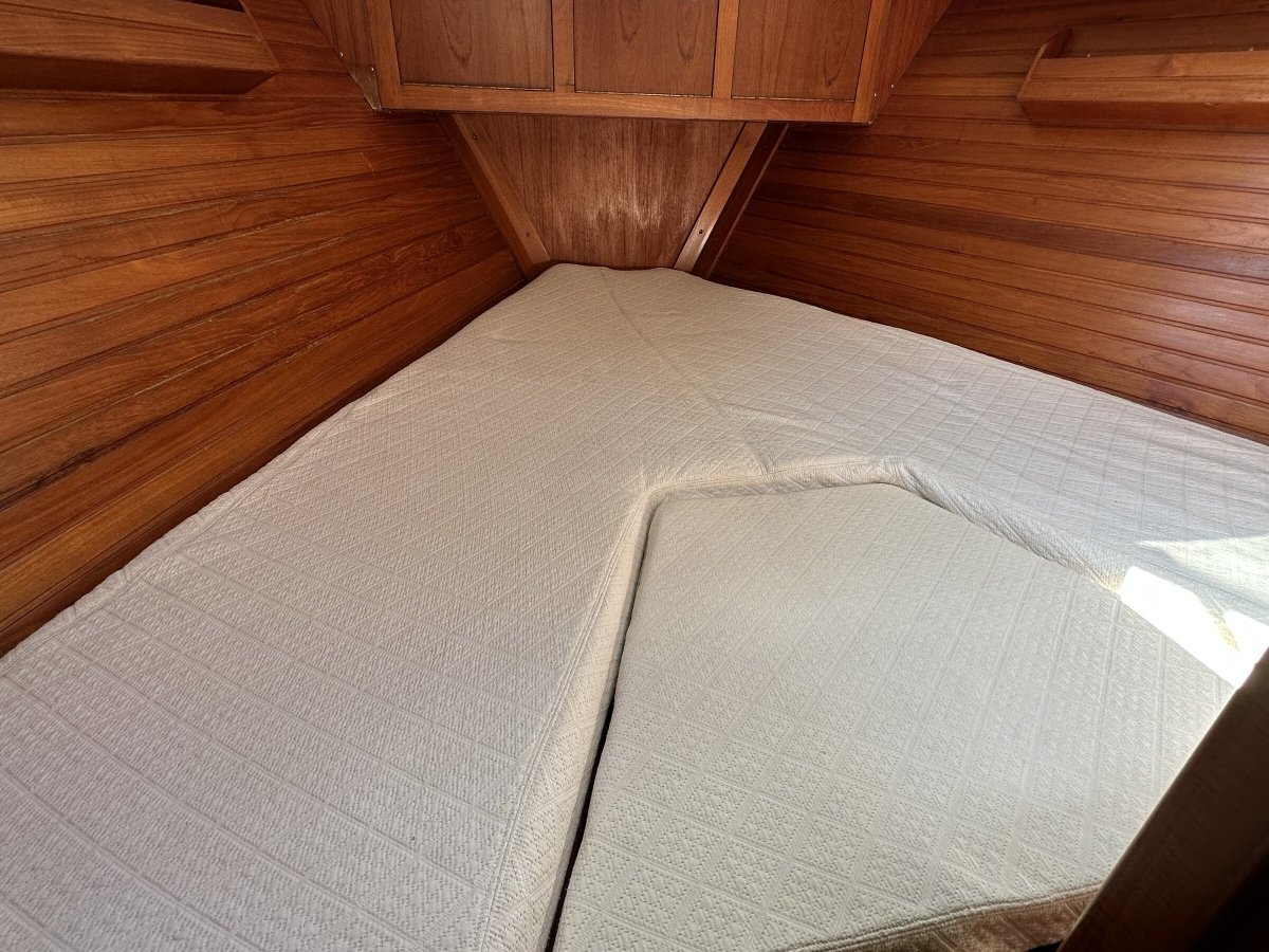 Descubre el romanticismo de Elba a bordo de un cómodo Ketch