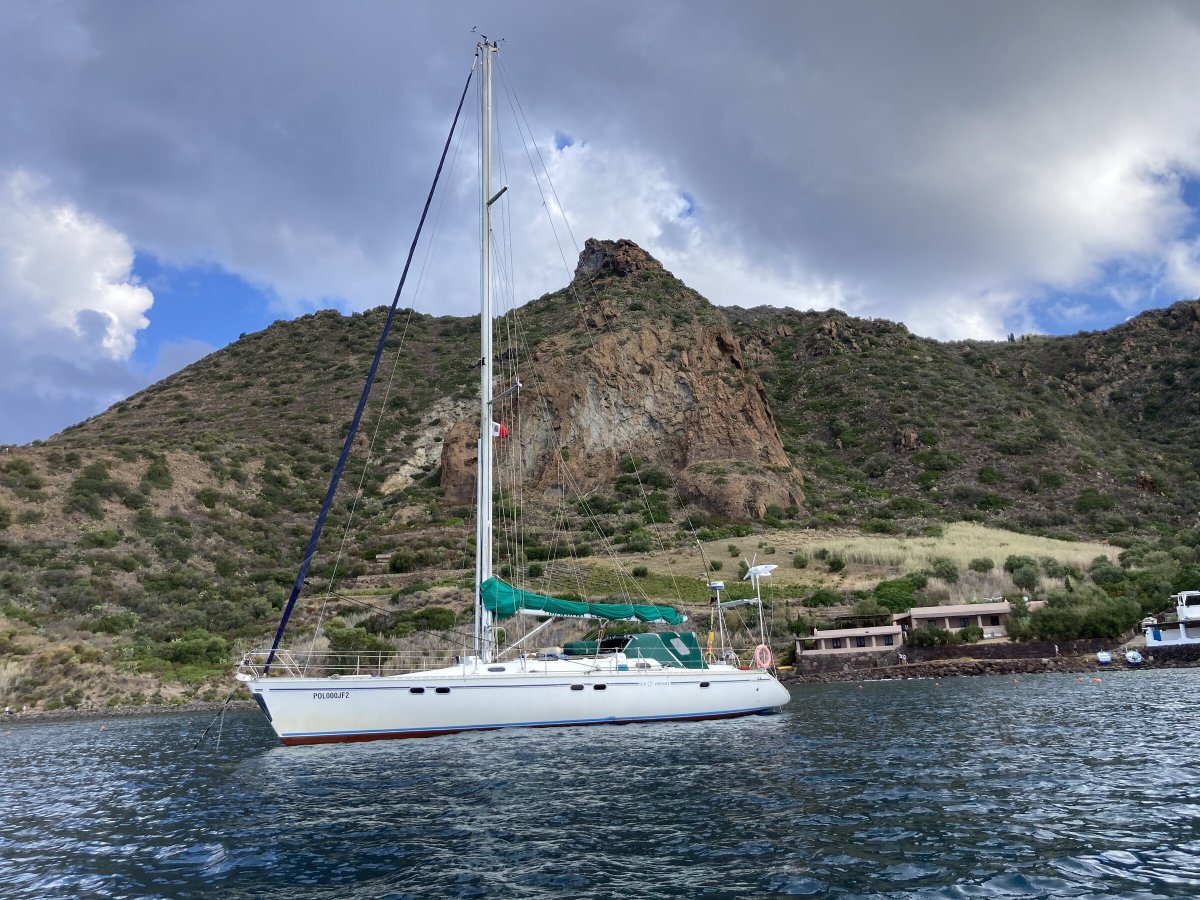 Descubre las bahías y playas ocultas de las islas Eolias