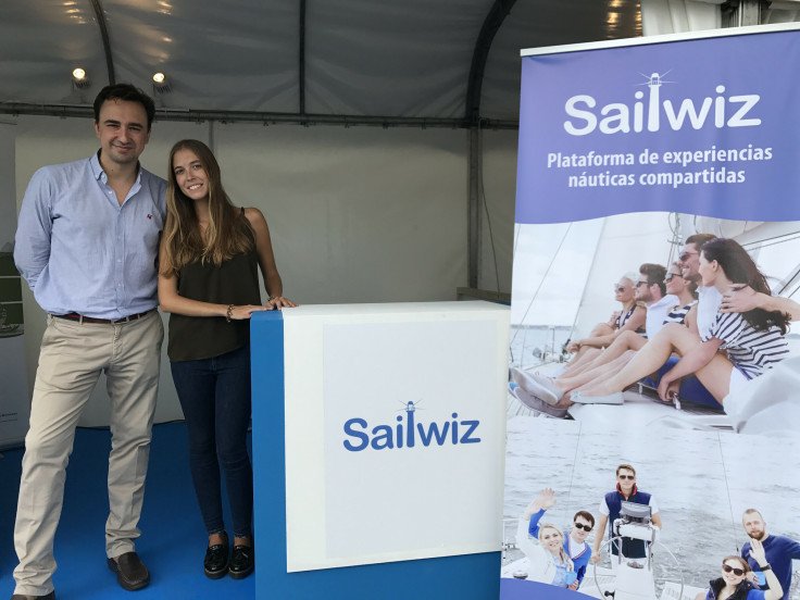 Natalia y Alvaro presentando Sailwiz en el Salón Náutico de Barcelona