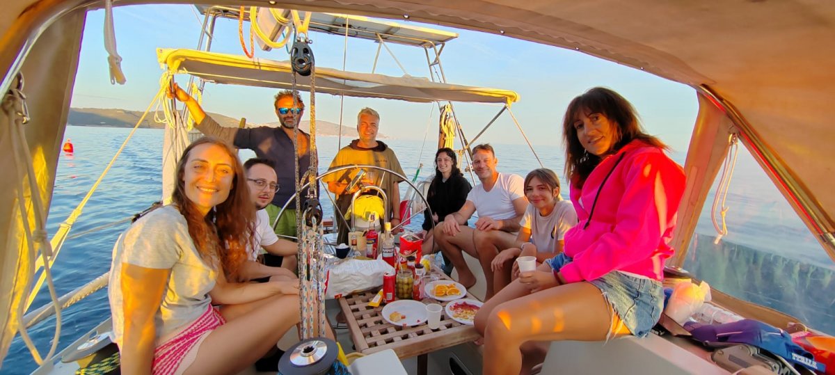 Goditi la bellezza naturale della Sardegna dal mare.