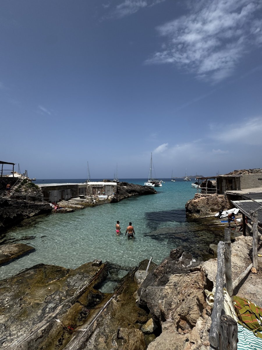 Navega por Ibiza y Cerdeña en un crucero