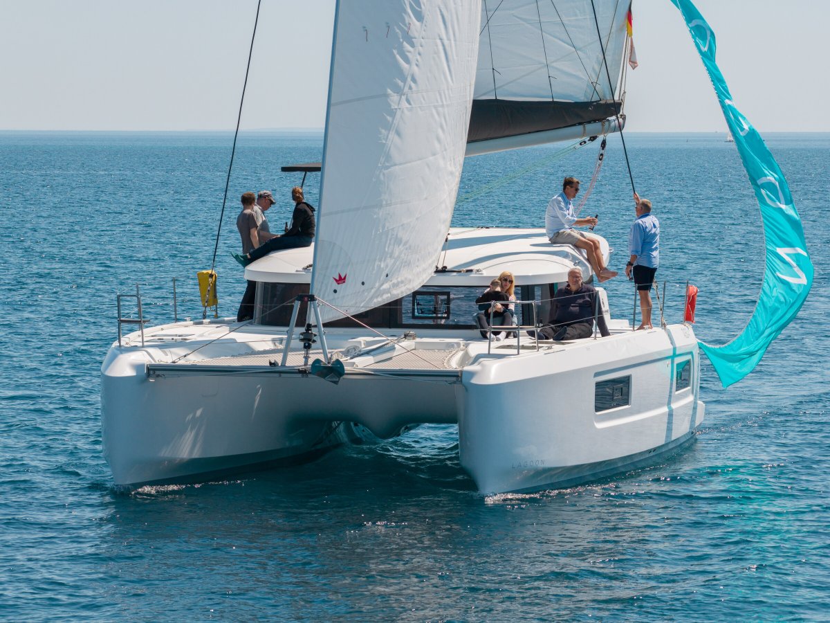 Lagoon - 13.99 meters