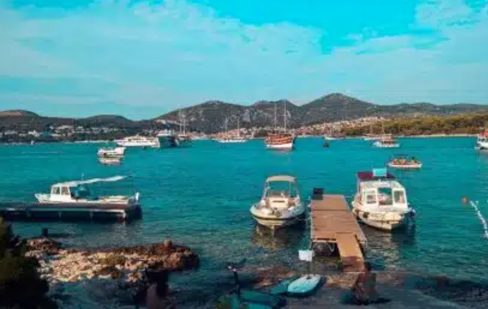 Ein Panoramablick auf Pula, Kroatien