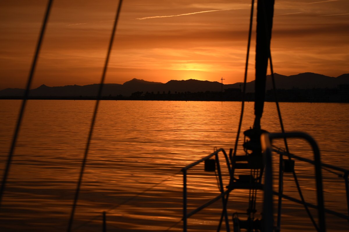 Insel Tabarca vom Meer aus gesehen