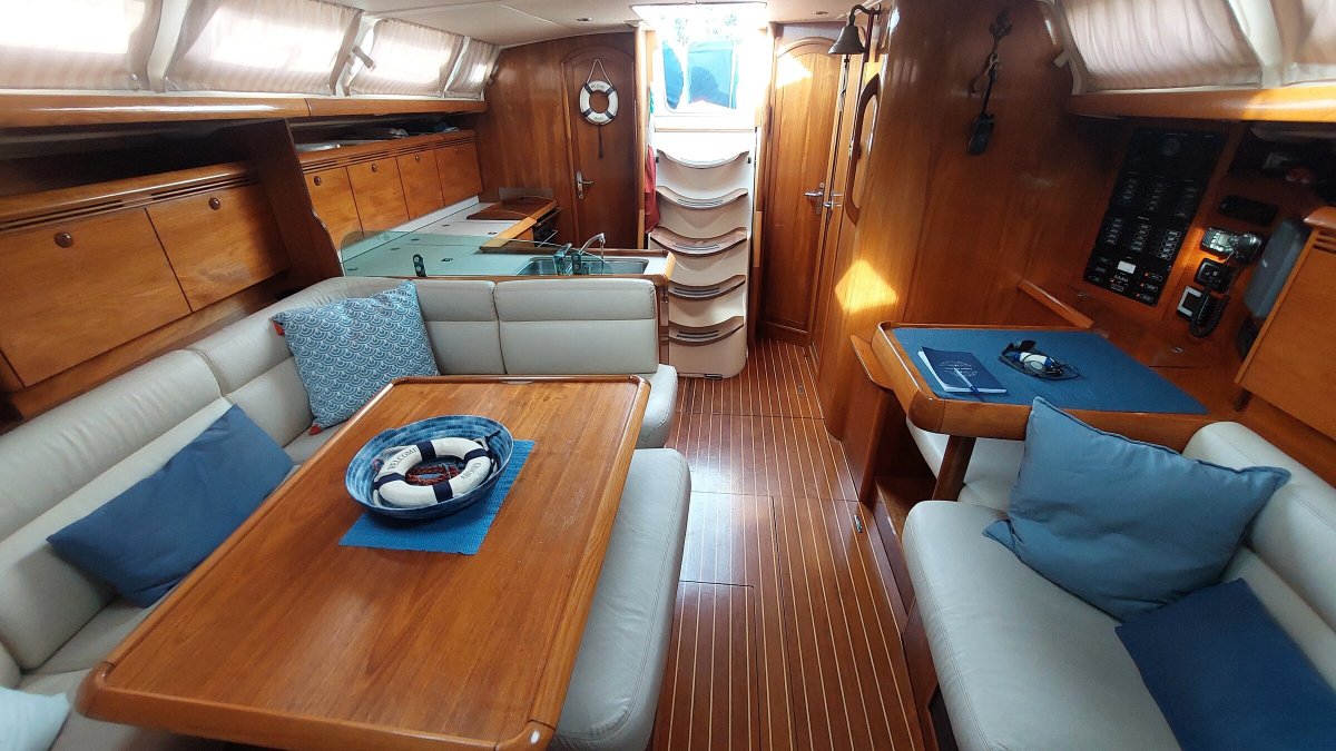 Sailboat - Jeanneau - 4 cabins