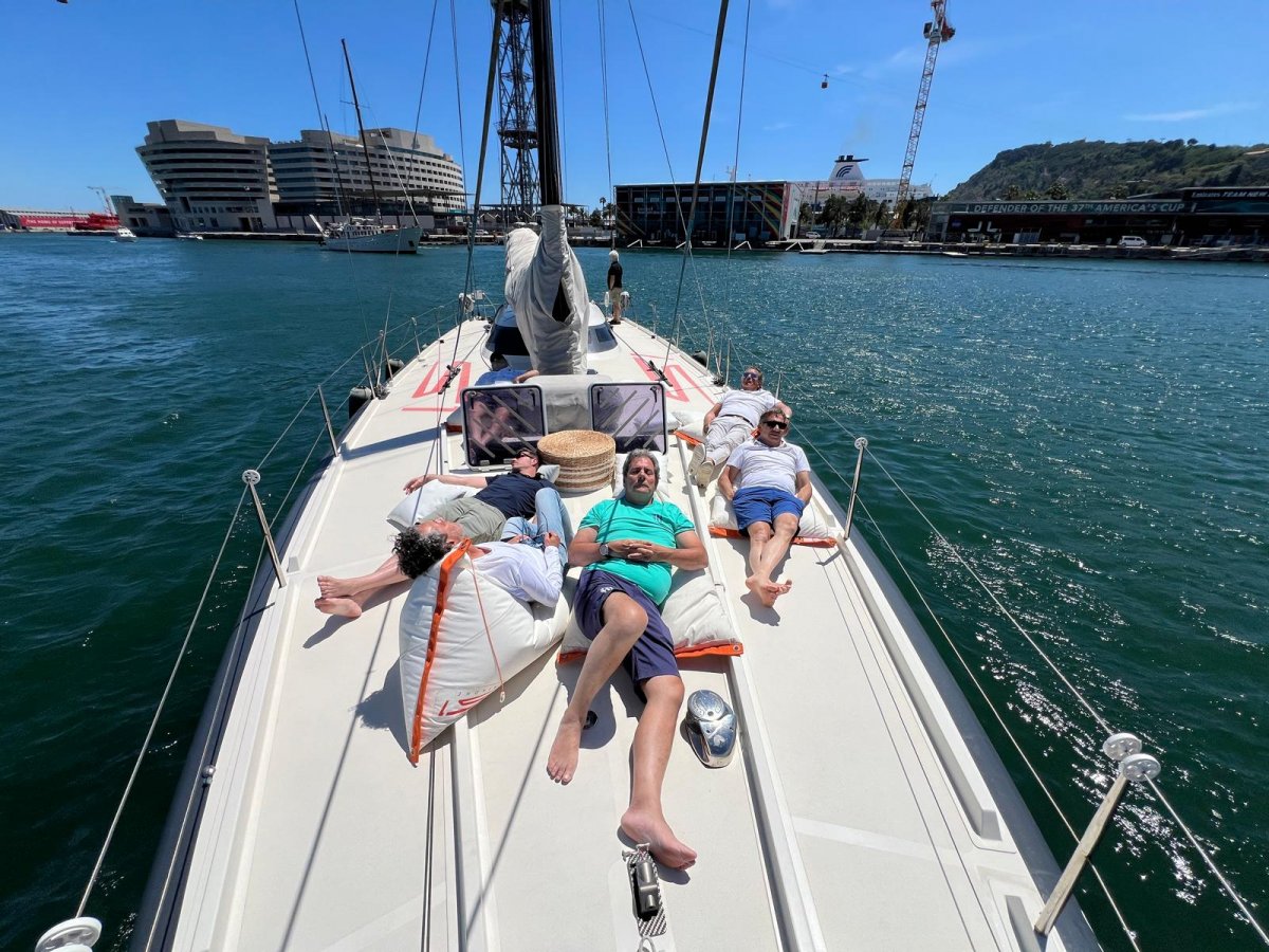 Viaje en barco en Barcelona con un Imoca 60, la Fórmula 1 del mar