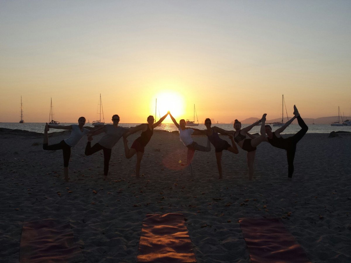 Retiros de yoga en velero por Ibiza y Formentera