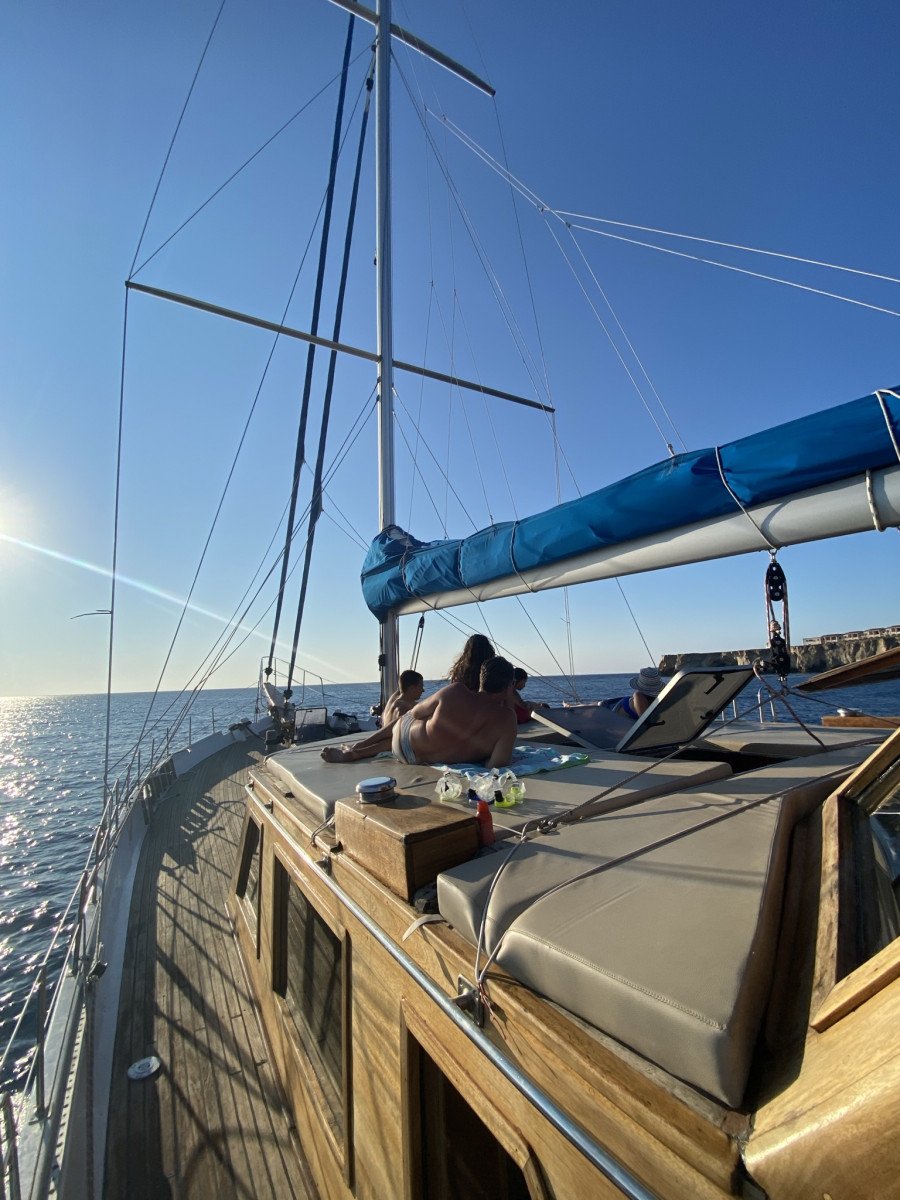 Erkunden Sie die Gewässer von Menorca auf einer klassischen Schooner