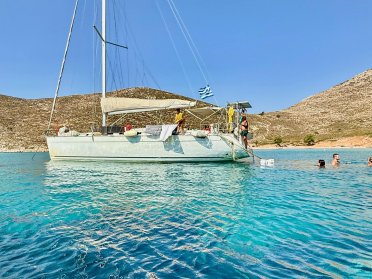 Vacaciones en velero en las Islas Espóradas de Grecia: relax y deporte