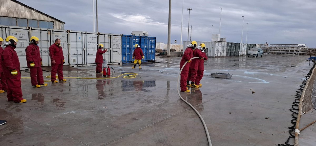 Brandbekämpfungswissen auf See aktualisieren