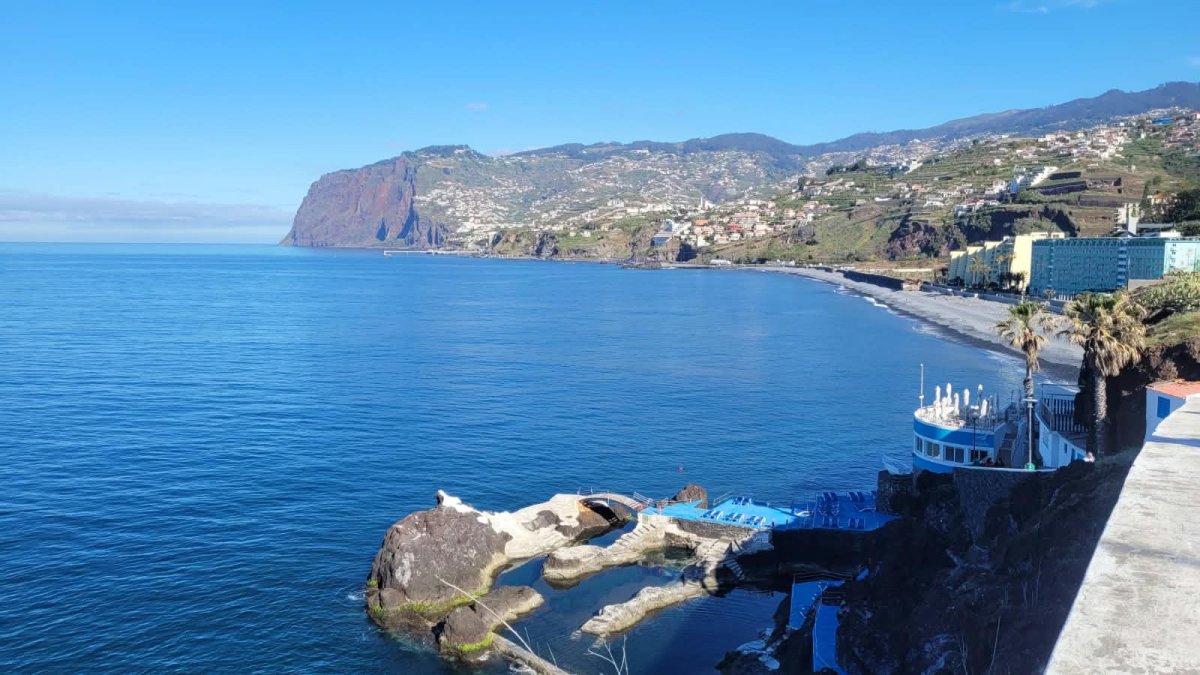 Explora el Mediterráneo en un emocionante viaje en catamarán