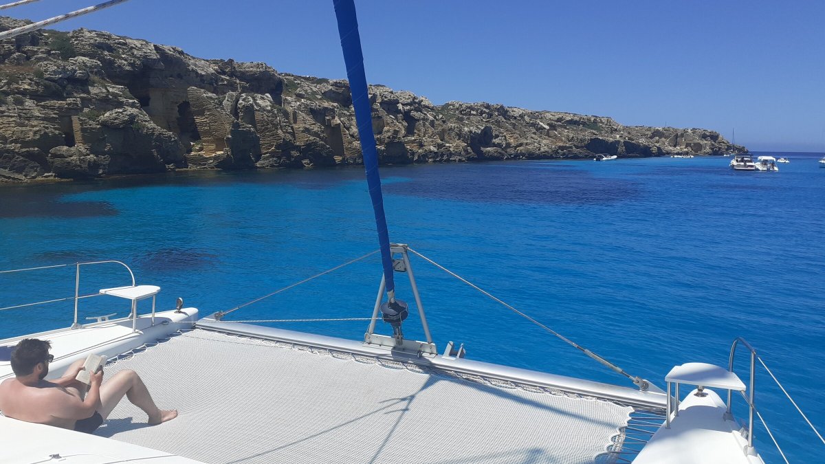 Viaje de lujo en catamarán desde Atenas a las islas Espóradas
