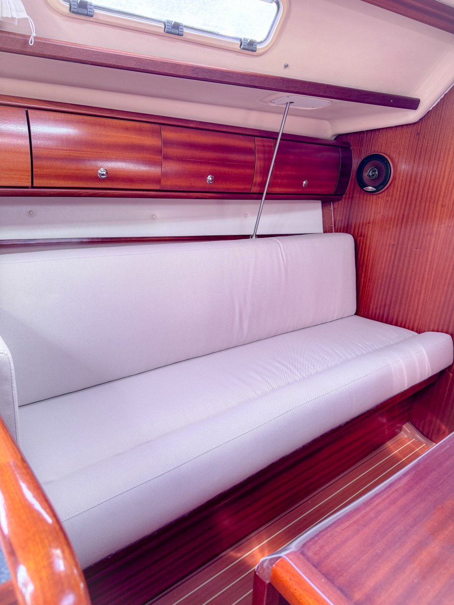 Sailboat - Bavaria Yachts - 2 cabins