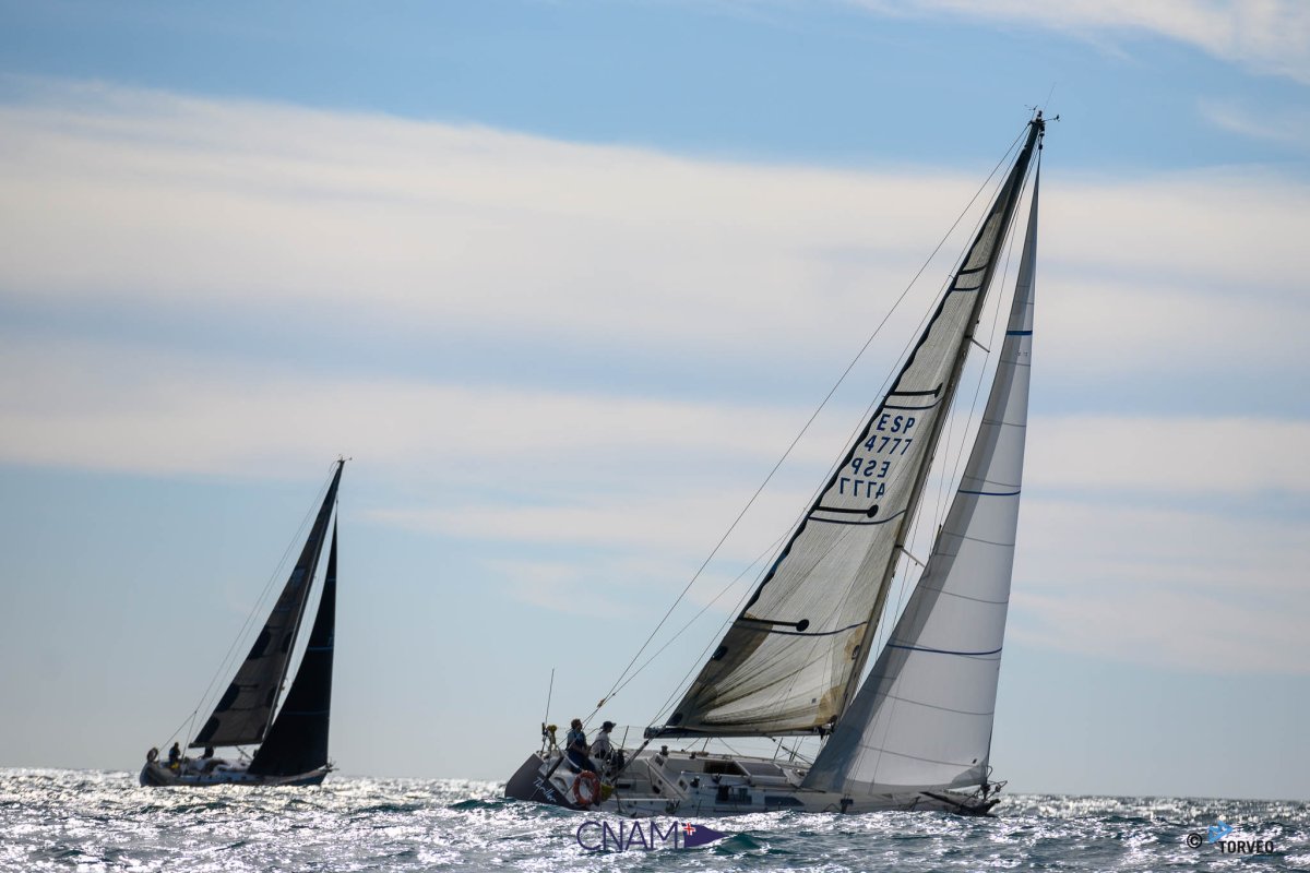 Erkunden Sie die Inseln von Menorca mit dem Boot