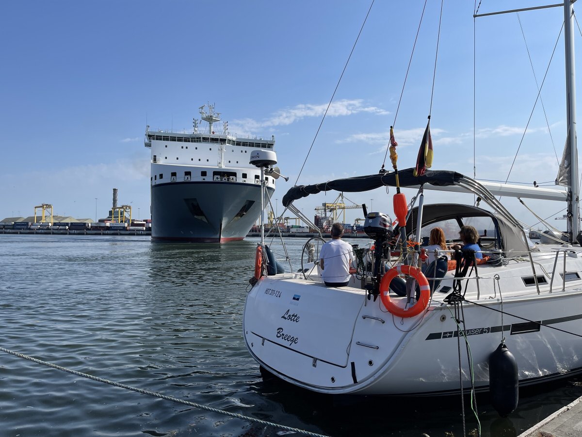 Sailing course between Ponta Delgada and Dublin