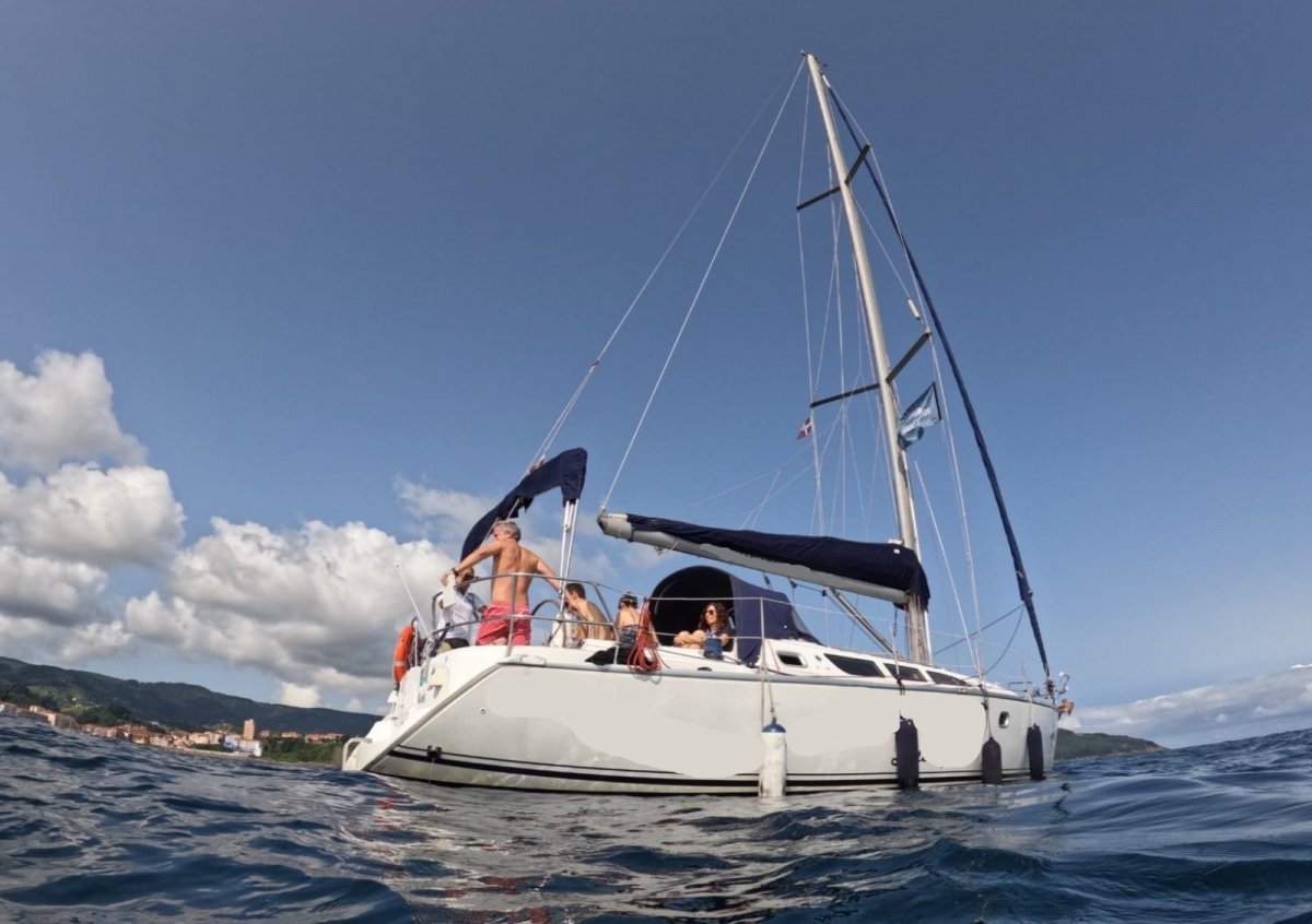 Abfahrt im Segelboot von Getxo, Ankern und Schwimmen in der Bucht