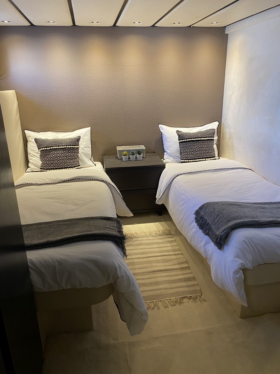 24m Luxusyacht-Reise von Puerto Banús nach Puerto Sherry