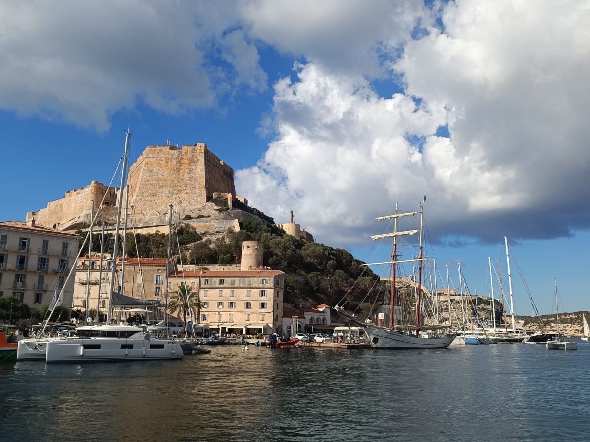 Explora Mallorca desde Roma en un velero