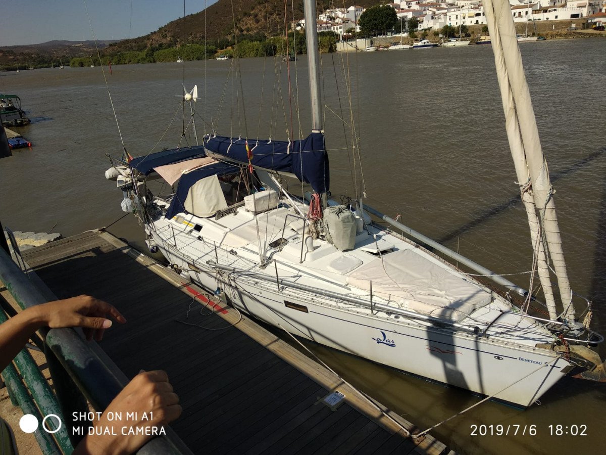 Navegando por las islas y acantilados del Algarve