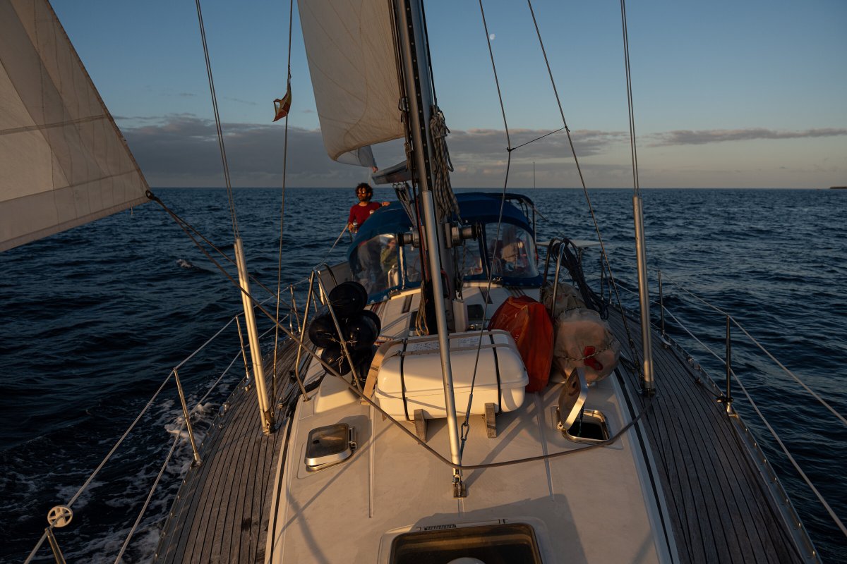 Un viaje en barco por Menorca: Explora la isla desde el mar