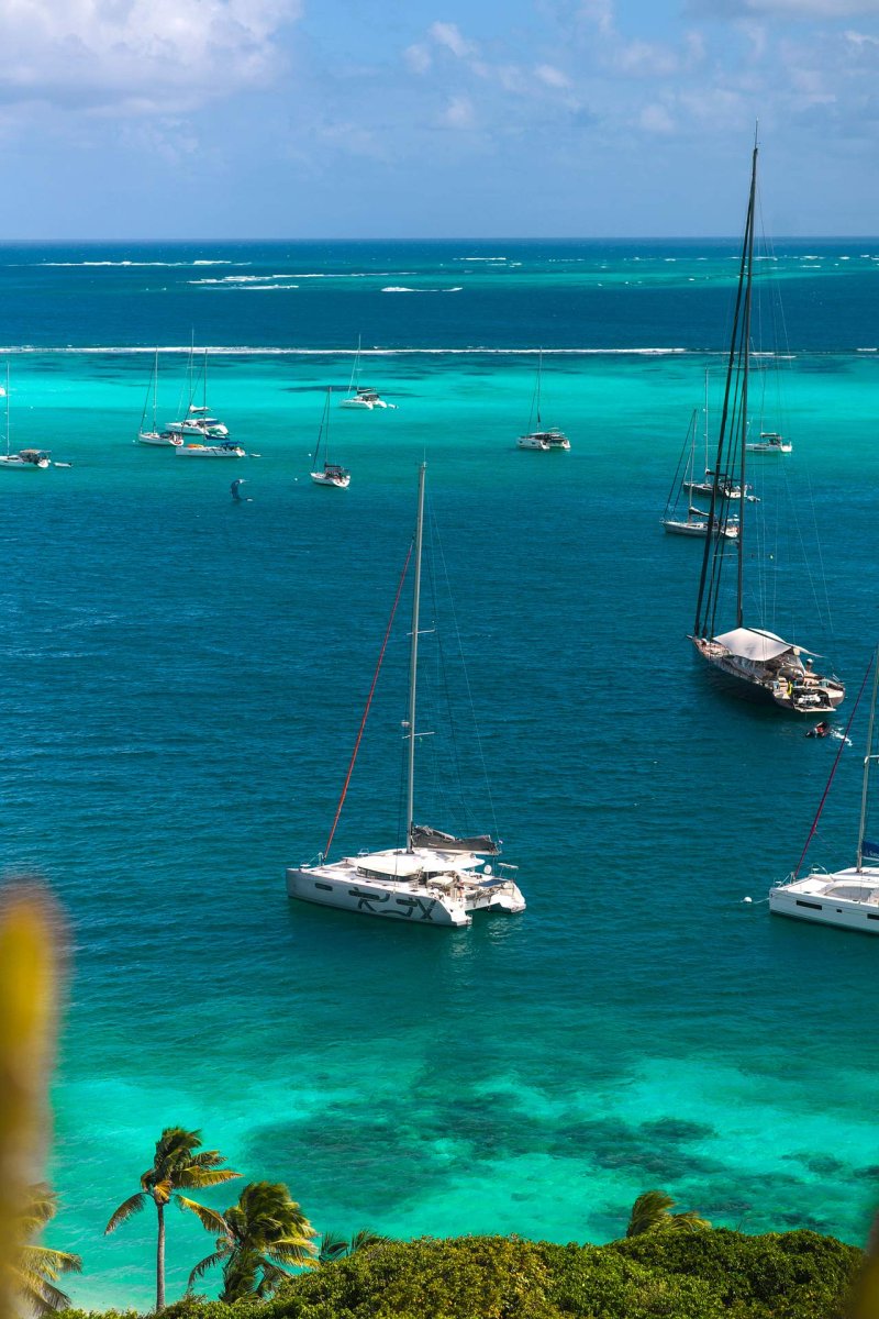 Aura 51 sailing through the Caribbean Grenadines, 2 weeks all-inclusive